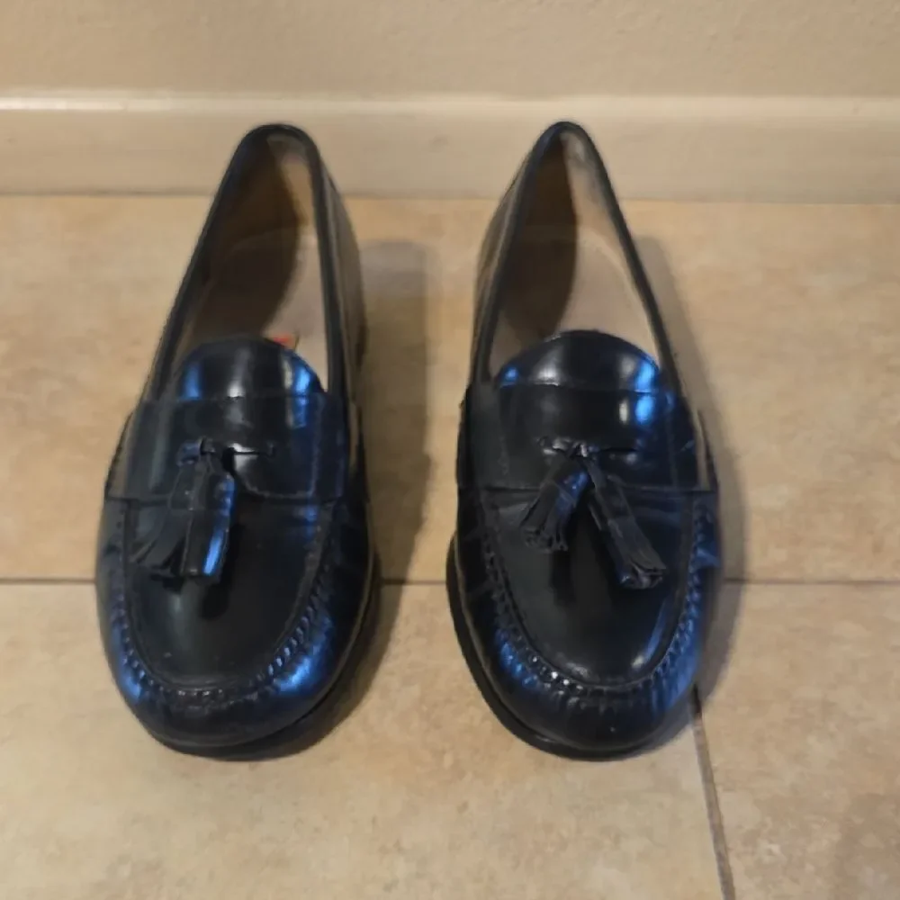Cole Haan Black Leather Tassel Loafers 8 D
